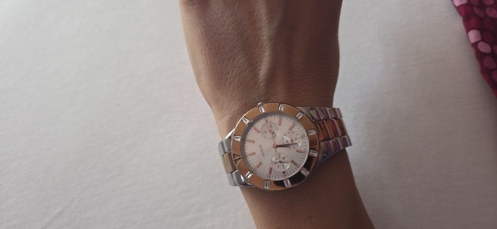 Оригинален дамски часовник guess