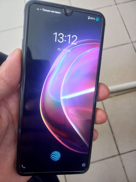 Продам смартфон vivo v21е