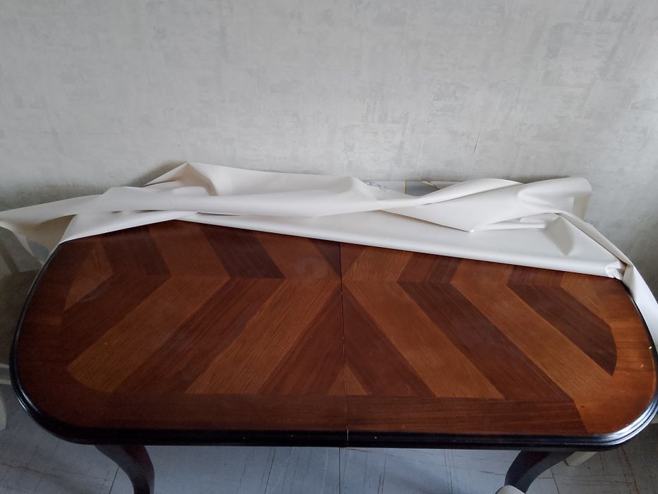 Продам стол и 6 стульев