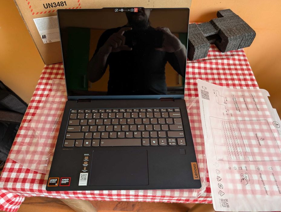 Lenovo IdeaPad 5 2-in-1 14AHP9