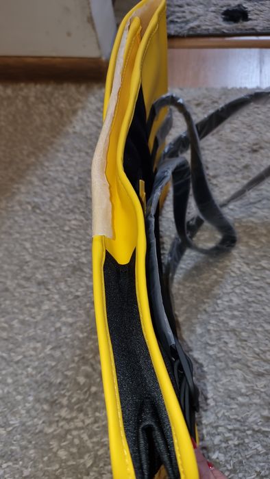 Rucsac Rains galben cu negru