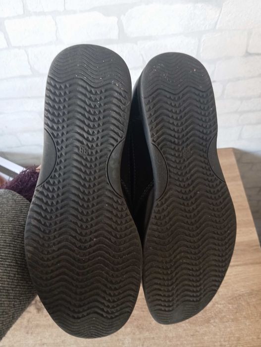 Продам туфли на мальчика