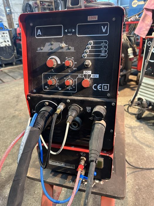 Aparat de sudura AC/DC  Castolin produs de Fronius