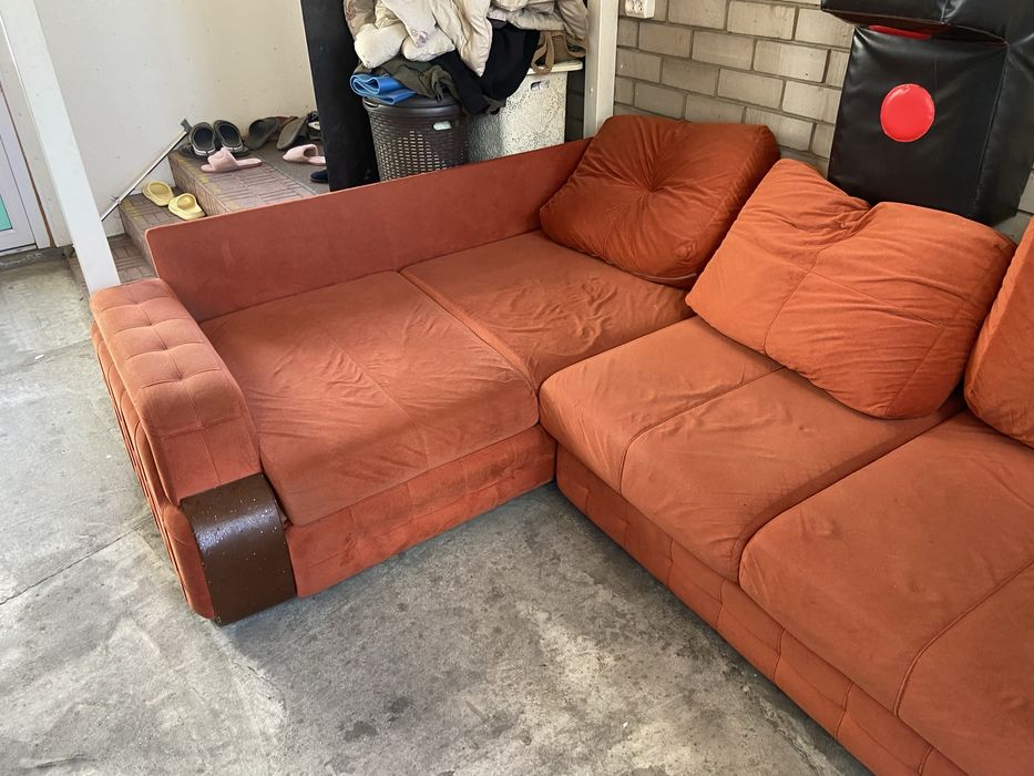 Продам диван в хорошем состояние