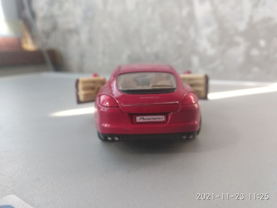 Продам машинку порше.