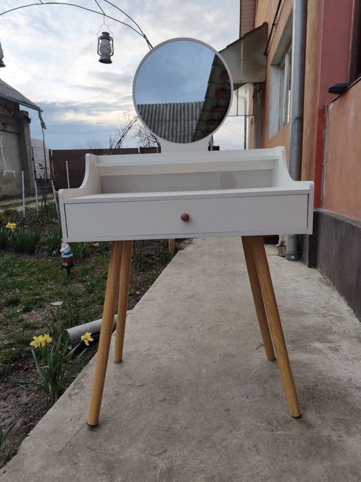 Vând Măsuță de Machiaj!