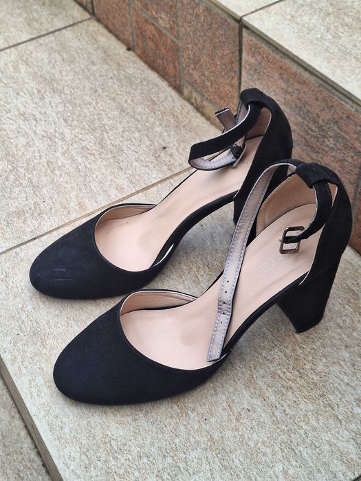 Елегантни дамски обувки номер 38