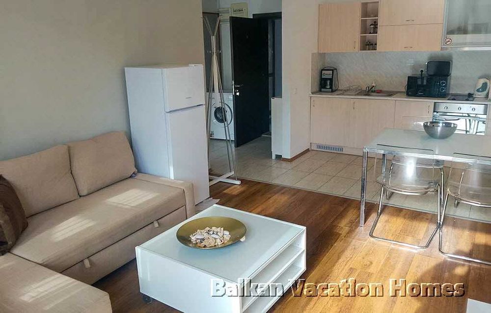 Продава се Двустаен апартамент в Бяла - 143 кв.м за 378 €/кв.м - Снимка #2