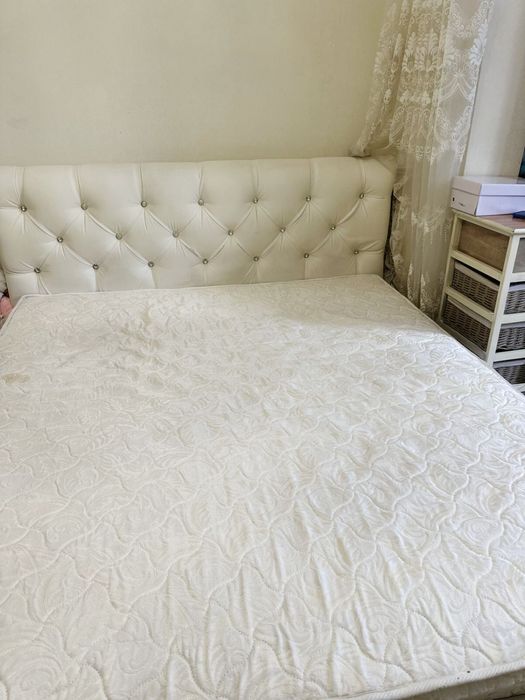 кровать для спальни