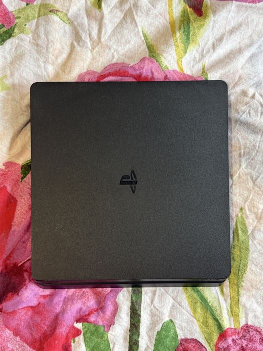 Playstation 4 slim