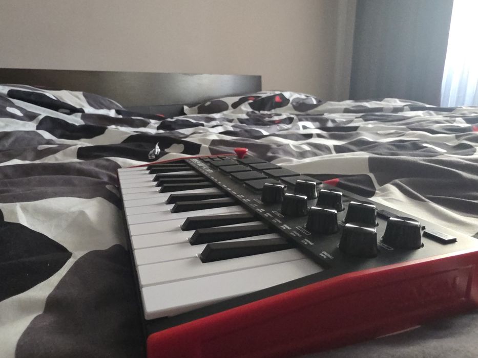 [URGENT] MIDI Controller Akai MPK Mini MK3