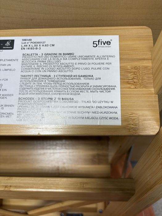 Продавам бамбукова стълба с три стъпала , с височина 63 см