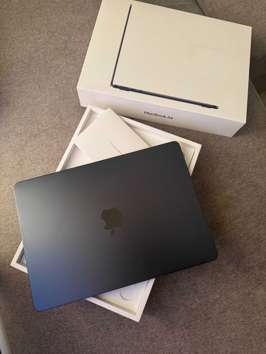 Macbook air m2 като нов 94% батерия
