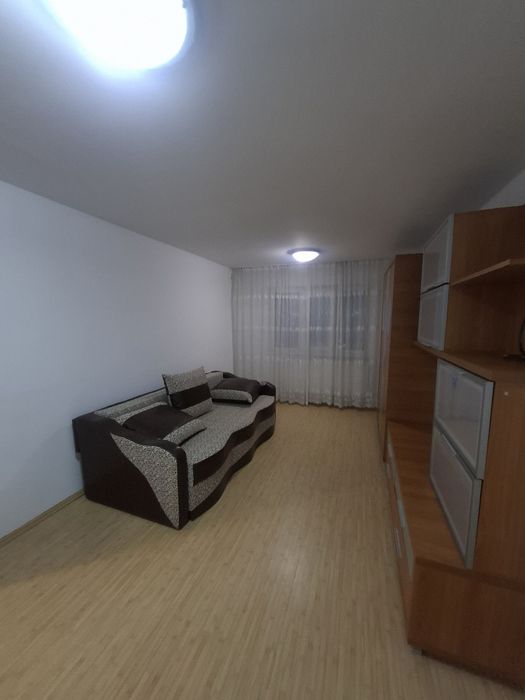 Vând apartament  3 camere