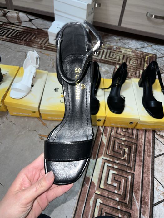 Босоножки черные/ белые, разные рр