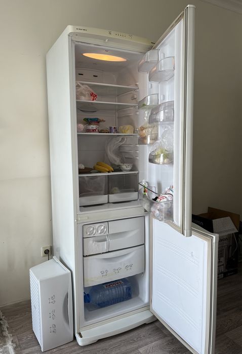 Холодильник б/у быстрая и мощная заморозка
