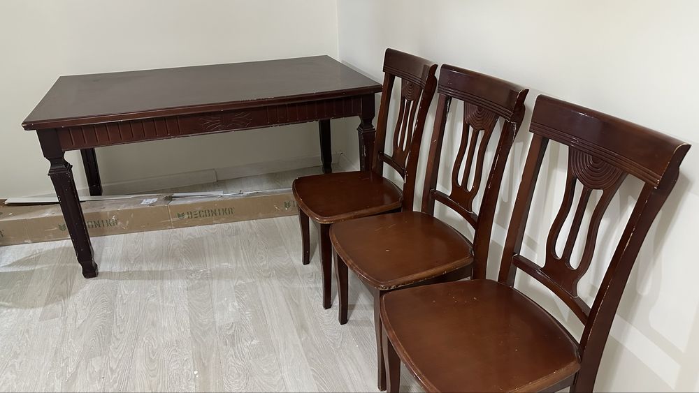 Продам деревянный стол со стульями