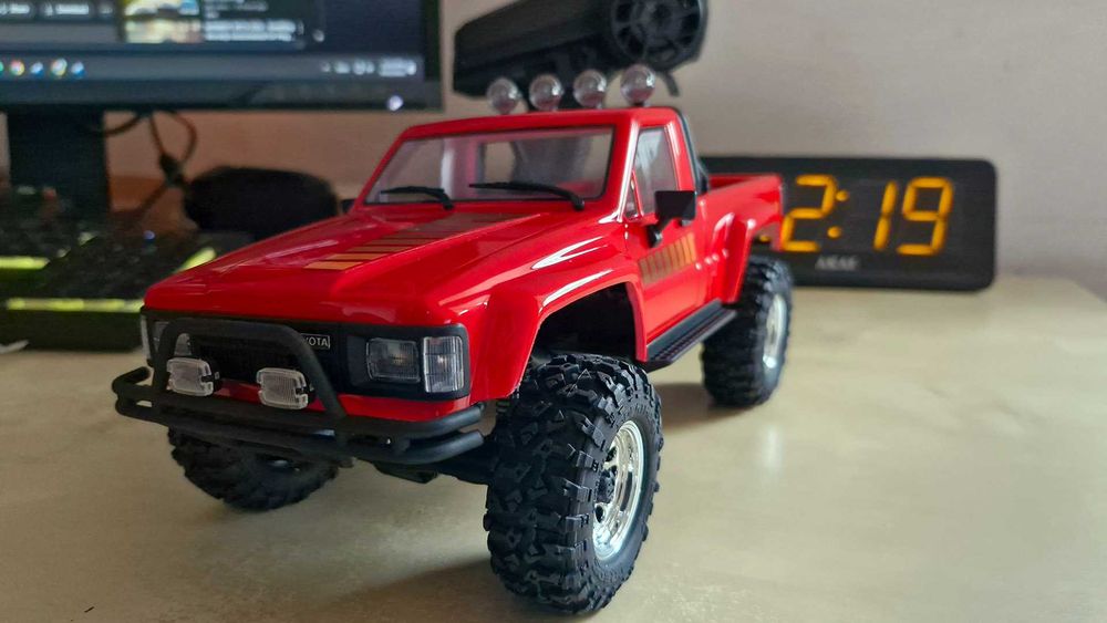 Automodel RC Hpi Venture18 FLUX 1986 Toyota Hilux SR5 Brushless 1:18 Trail Rosu + bonus