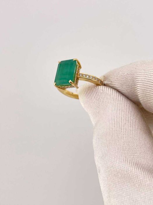 Кольцо с изумрудом