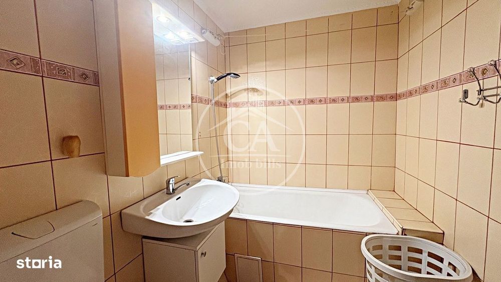 Apartament cu 3 camere de închiriat în zona Rogerius, Oradea
