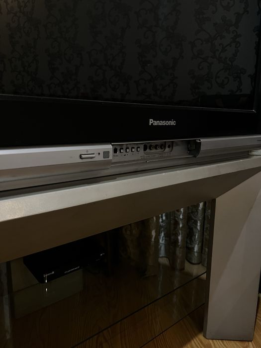 Телевизор Panasonic 100 Hz с комплектом