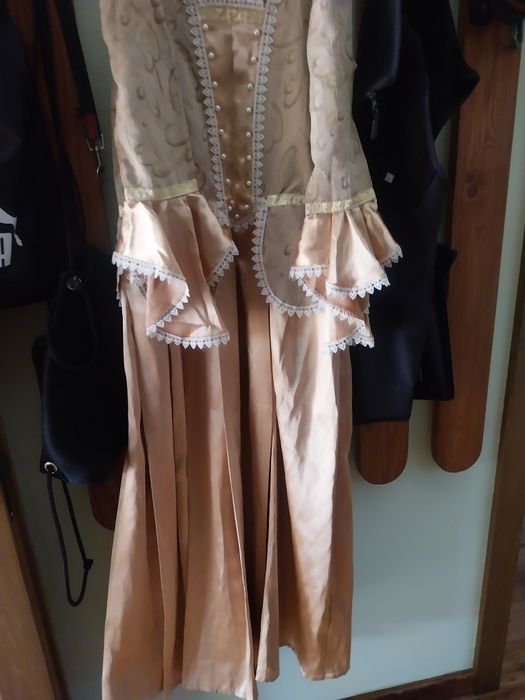 Închiriez costume carnaval diferite