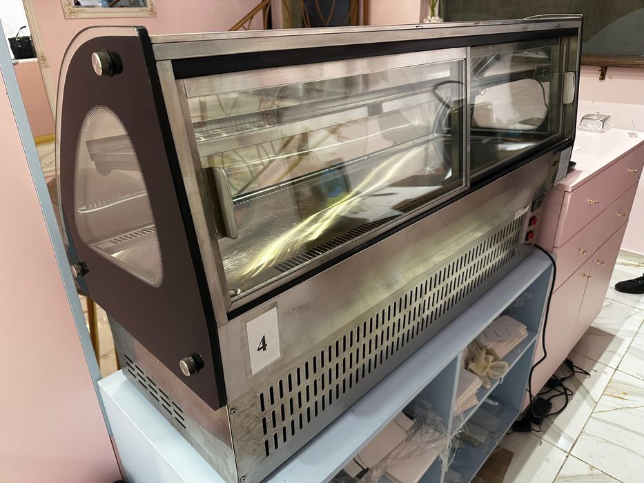 Хладилна витрина