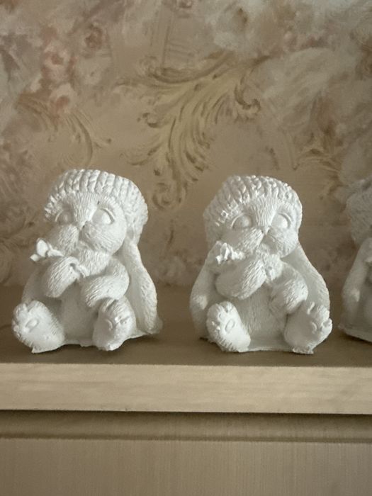 Продам гипсовые фигурки зайчиков
