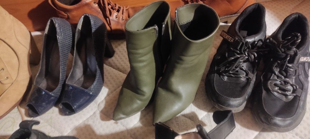 Маратонки и обувки Adidas и други