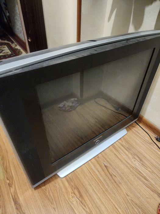 Televizor 72 tali samsung sotiladi