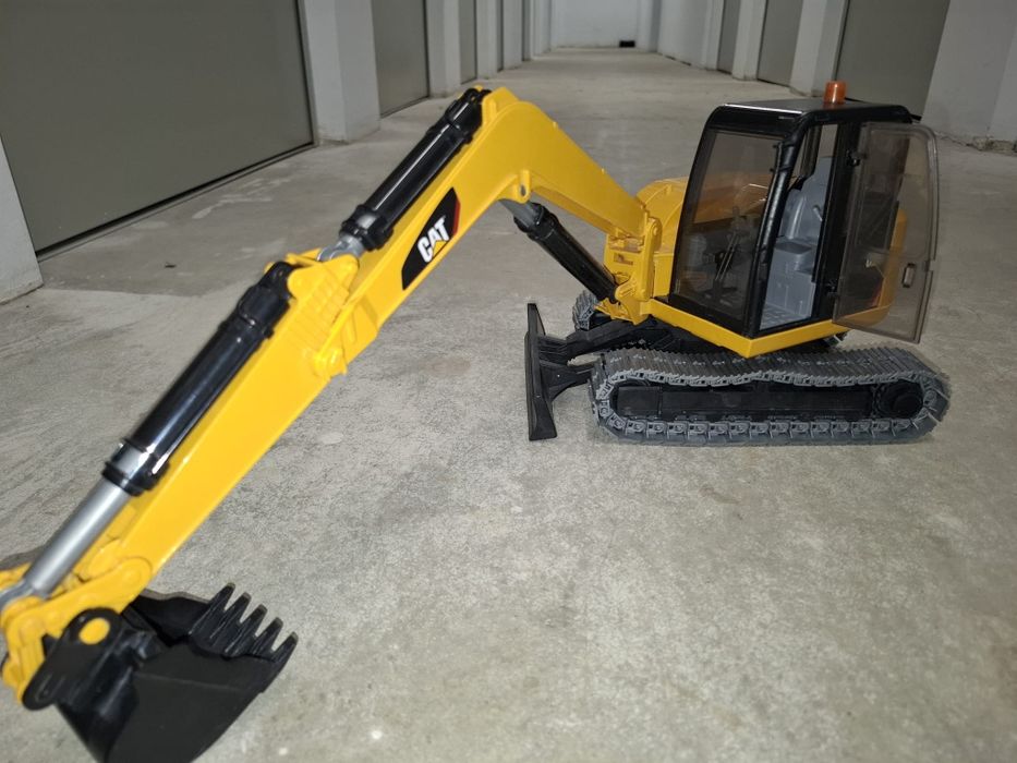 Vand bruder excavator