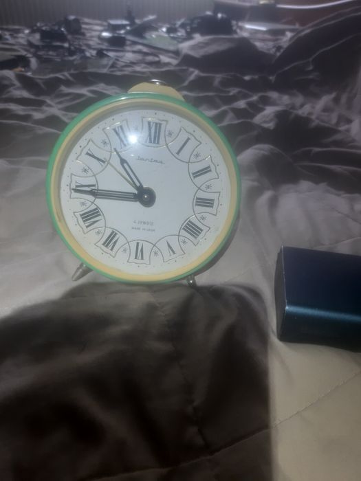 Ceas de masa mecanic   marca  ruseasca