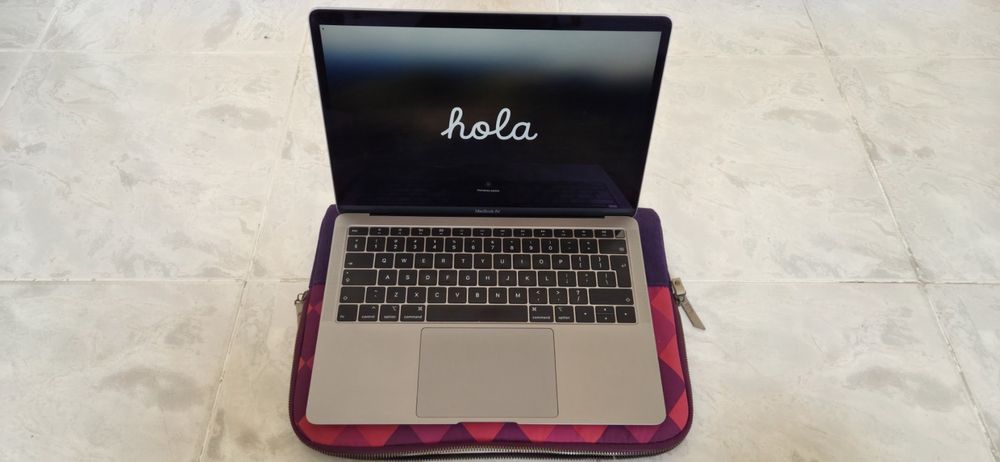 Продавам MacBook Air 2019 13-inch
