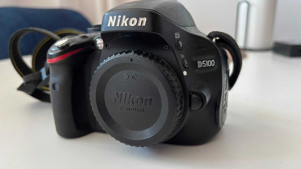 Camera Nikon D5100 DSLR, obiectiv 35mm 1.8G