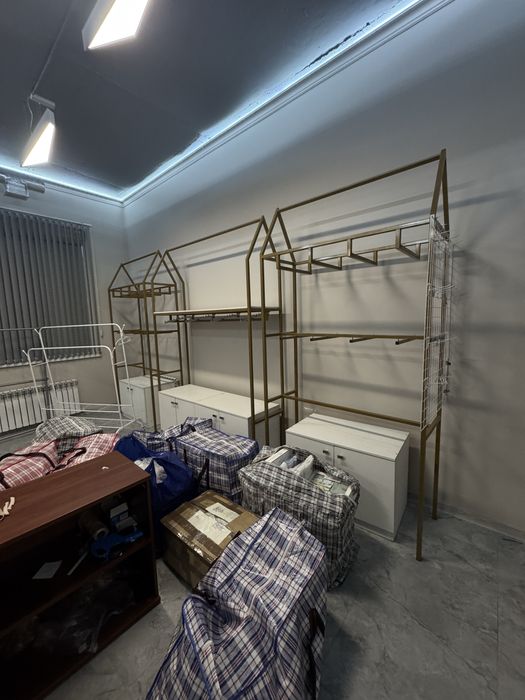 Для магазинов витрины одежды