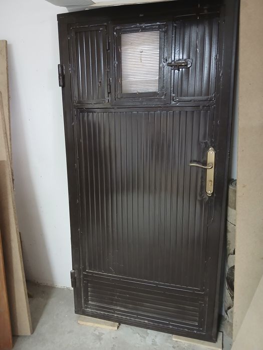 Ușa de vânzare nouă Metalică