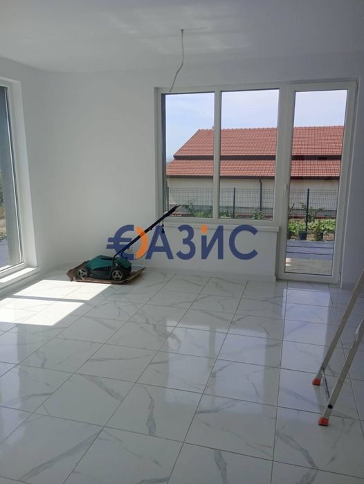 Къща с 4 спални в село. Кошарица, 210 кв.м. + 420 кв.м. двор, България, 270 000 евро #33680498