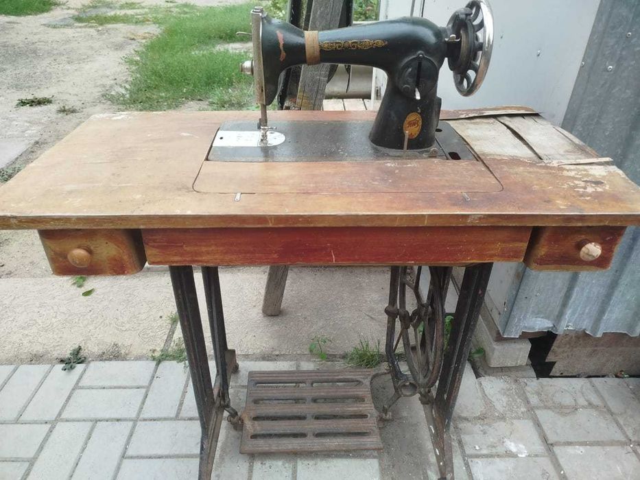 Продам швейную машинку дёшево