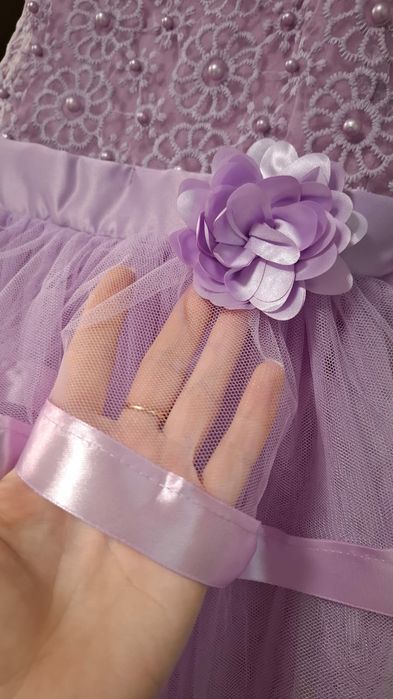 Нарядное платье для девочки лилового цвета