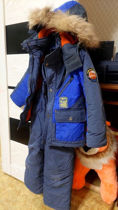 Продам зимние комбинезоны.