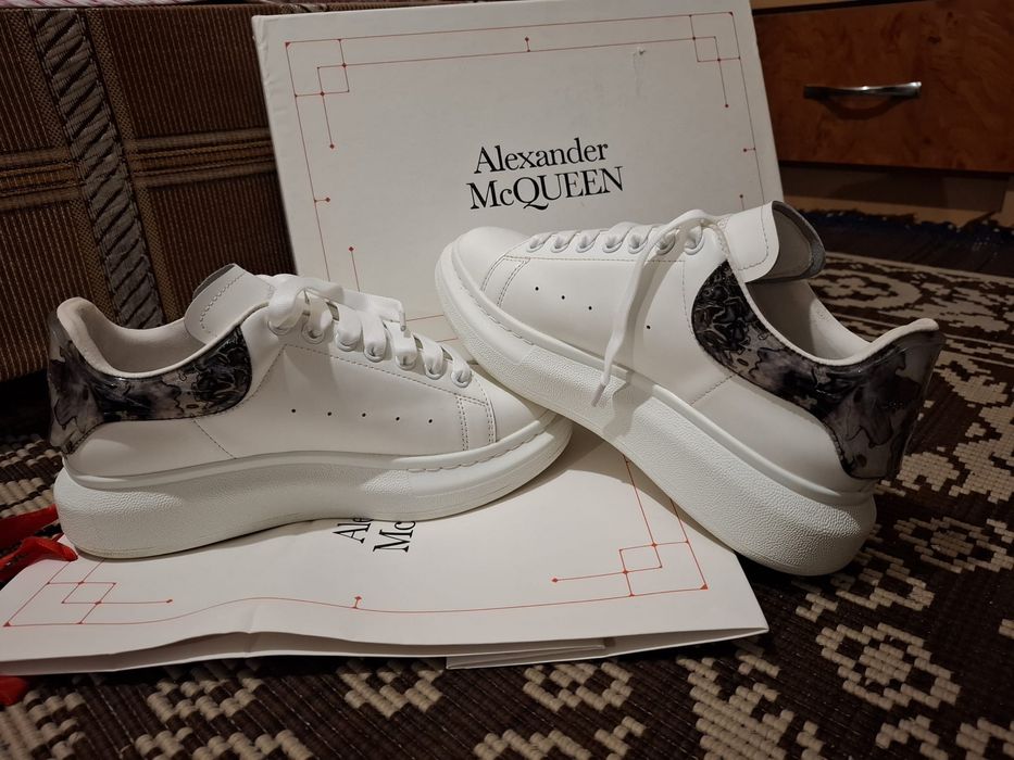 Vand adidasi Alexander Mcqueen
