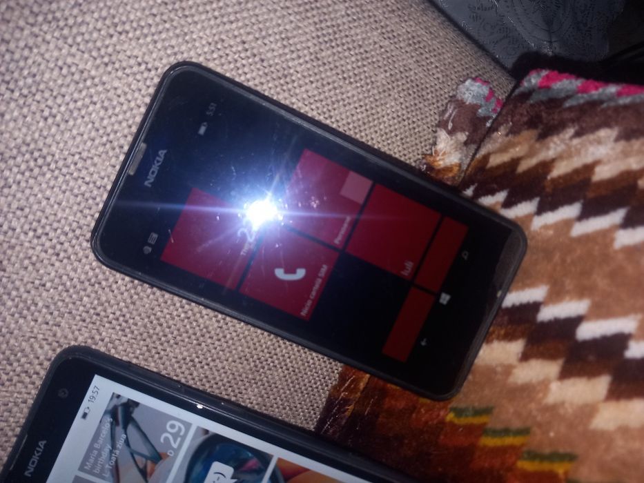 Telefoane  doua  bucati.