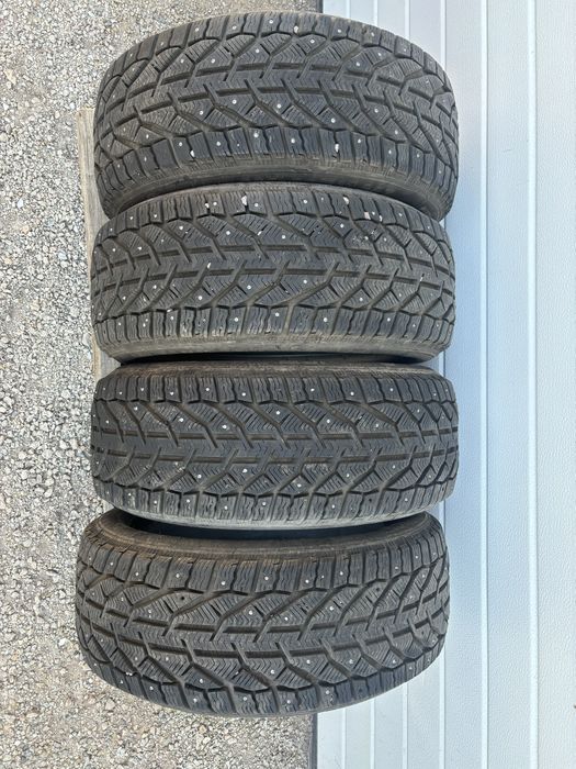 Продам зимние шины 225/50/17