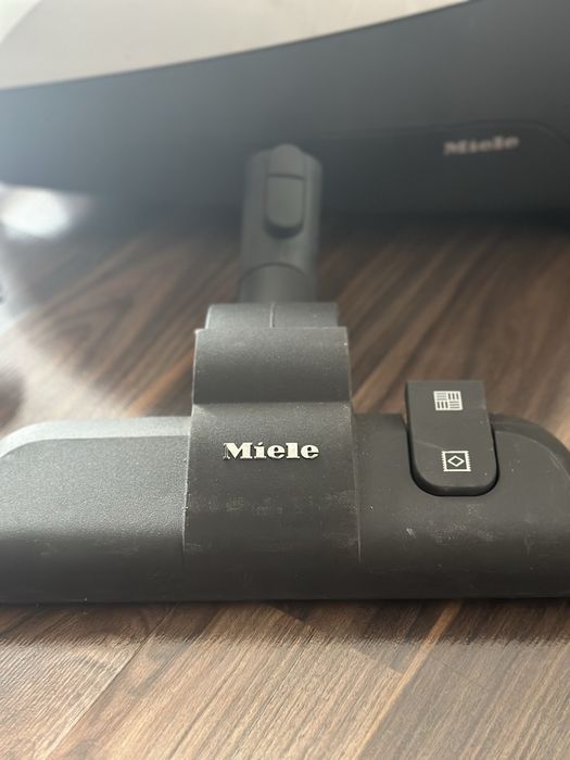 Пылесос Miele………………………….