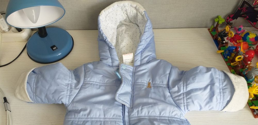 Продам детский комбинезон на весну!