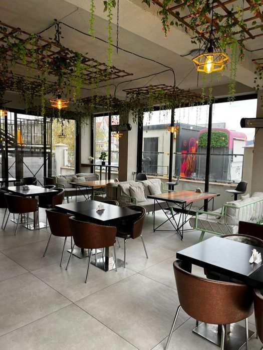 Mobilier HORECA – 16 fotolii din piele + 10 mese | Restaurant, Cafenea, Bar !PREȚURI SPECIALE LA LOT!