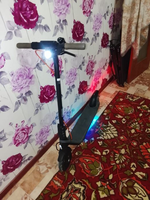 Продам электро самокат ninebot