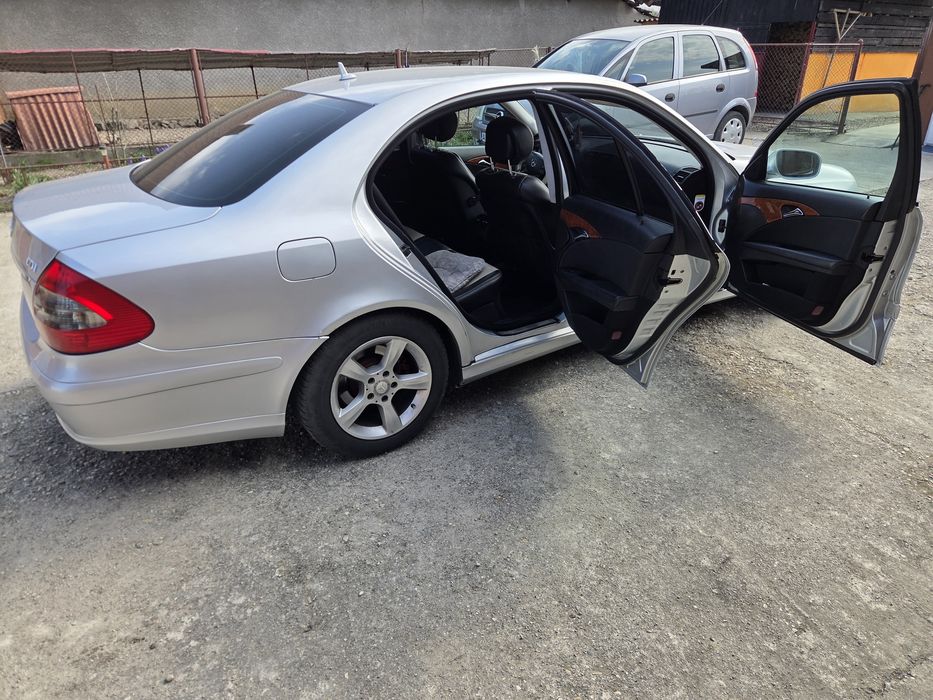 Vând Mercedes Benz 220