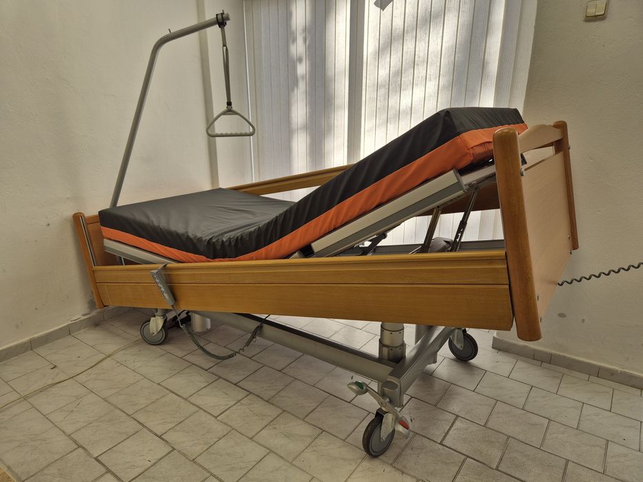 Електрическо болнично легло