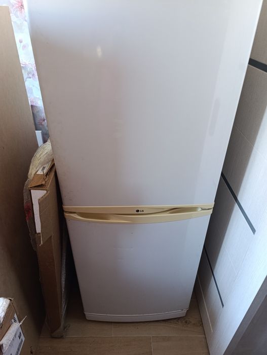 Холодильник работает